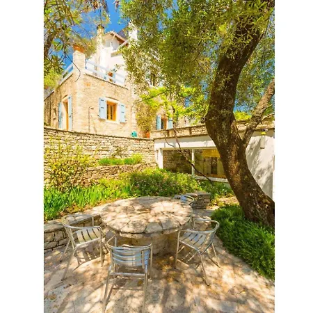 The Olive Press Bay Willa *