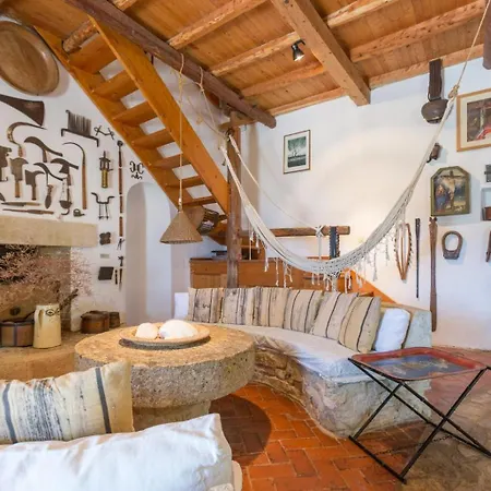 The Olive Press Bay * Agní