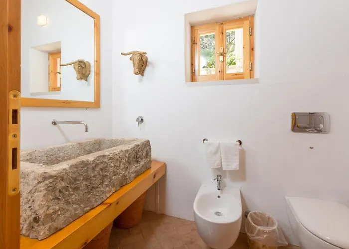 The Olive Press Bay * Agní