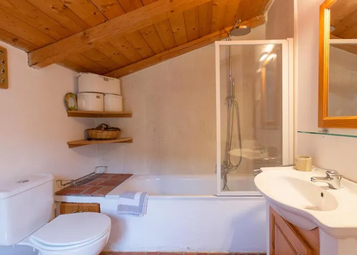 The Olive Press Bay * Agní